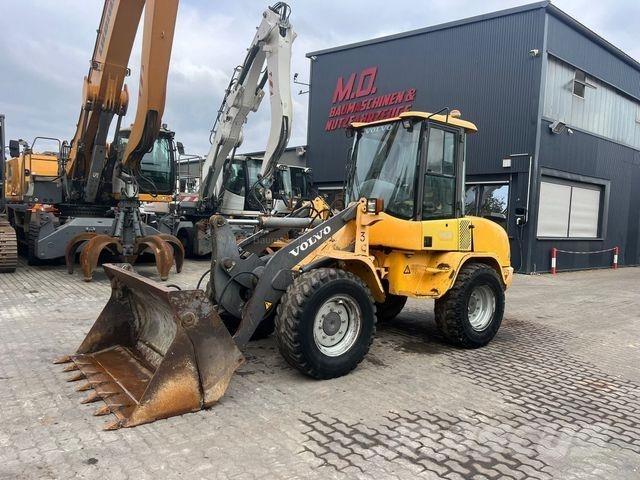 Volvo L30B Kolesni nakladalci