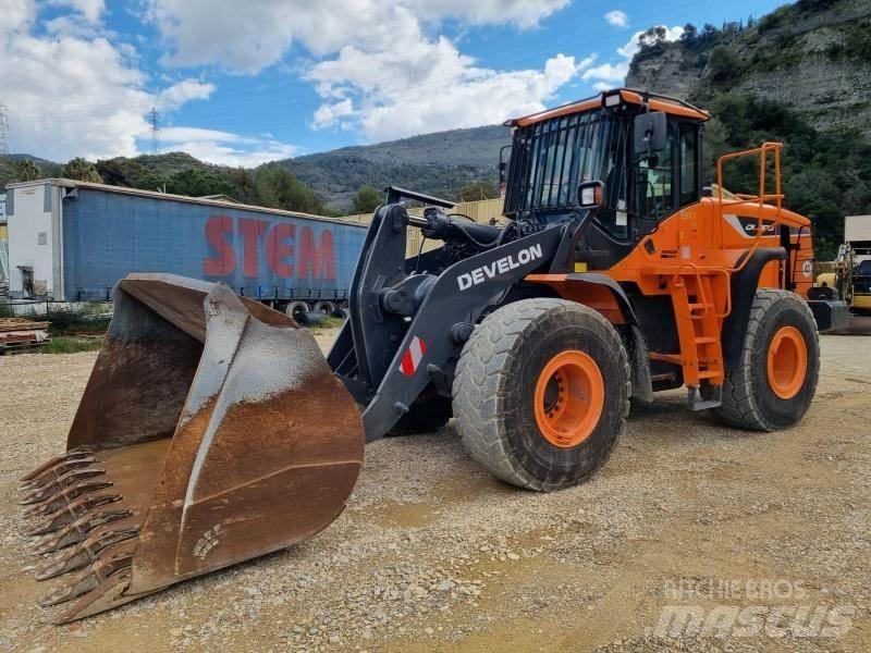 Doosan DL300 Kolesni nakladalci