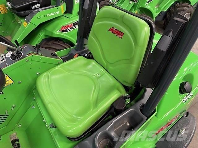 Avant 528 Skid steer mini nakladalci