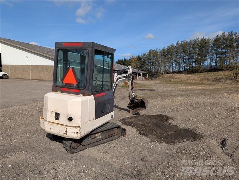 Bobcat X220 Mini bagri <7t