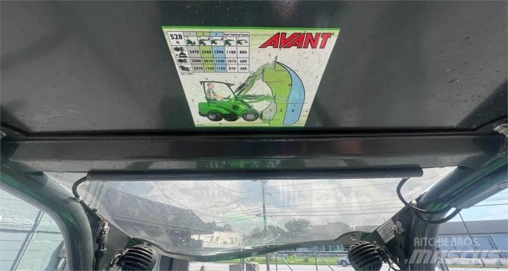 Avant 528 Kolesni nakladalci