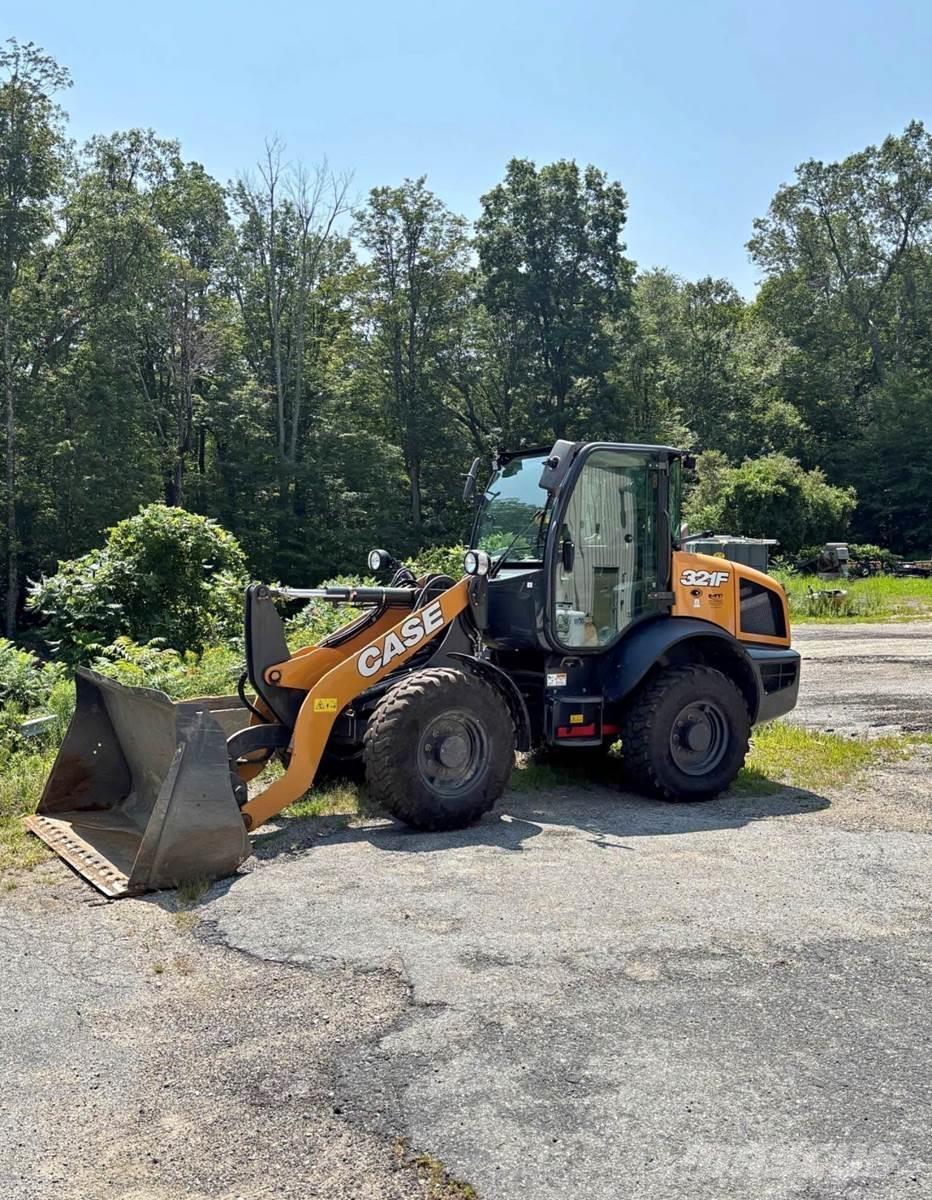 CASE 321F Kolesni nakladalci