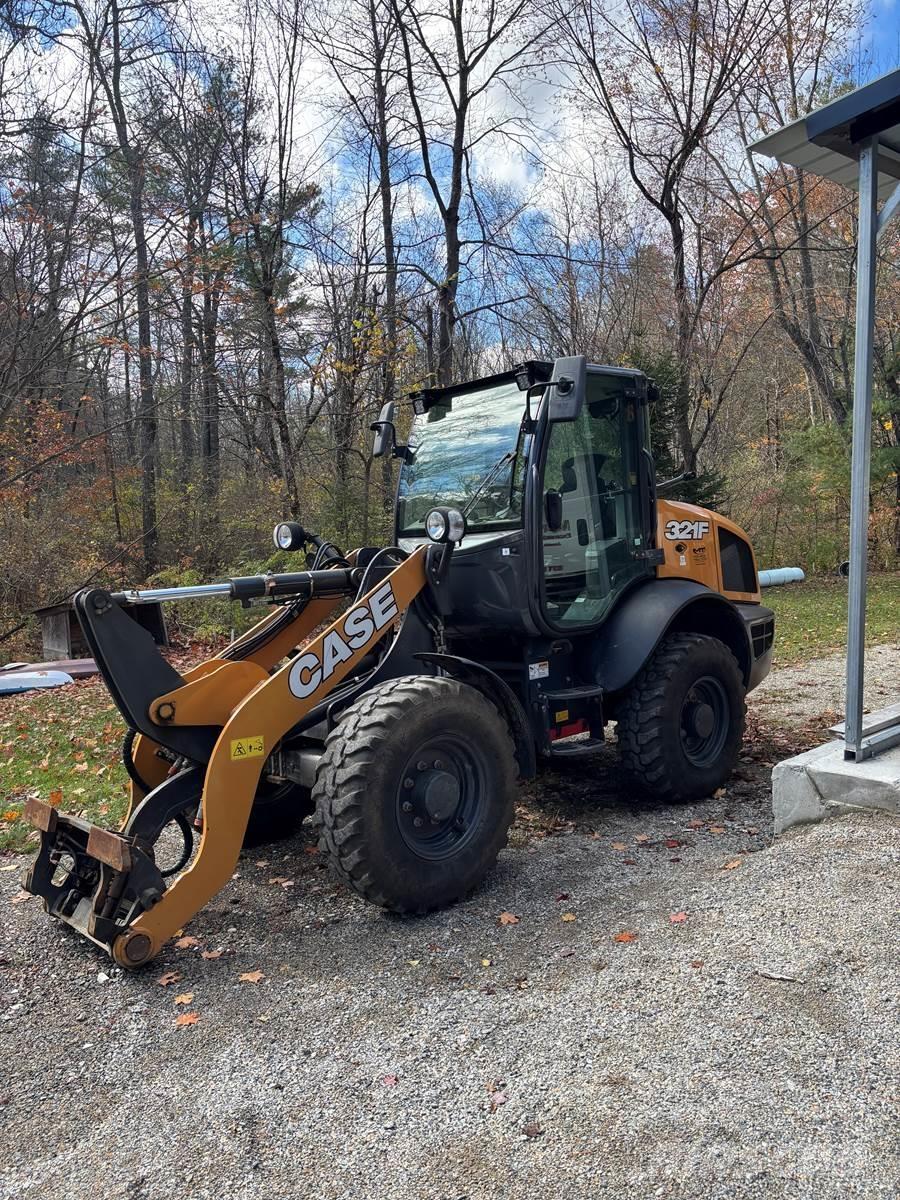 CASE 321F Kolesni nakladalci