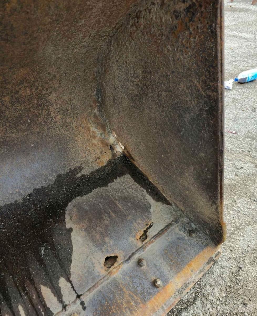 CASE 621B Kolesni nakladalci