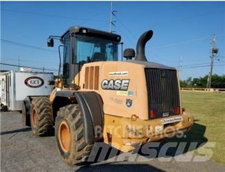 CASE 621F Kolesni nakladalci