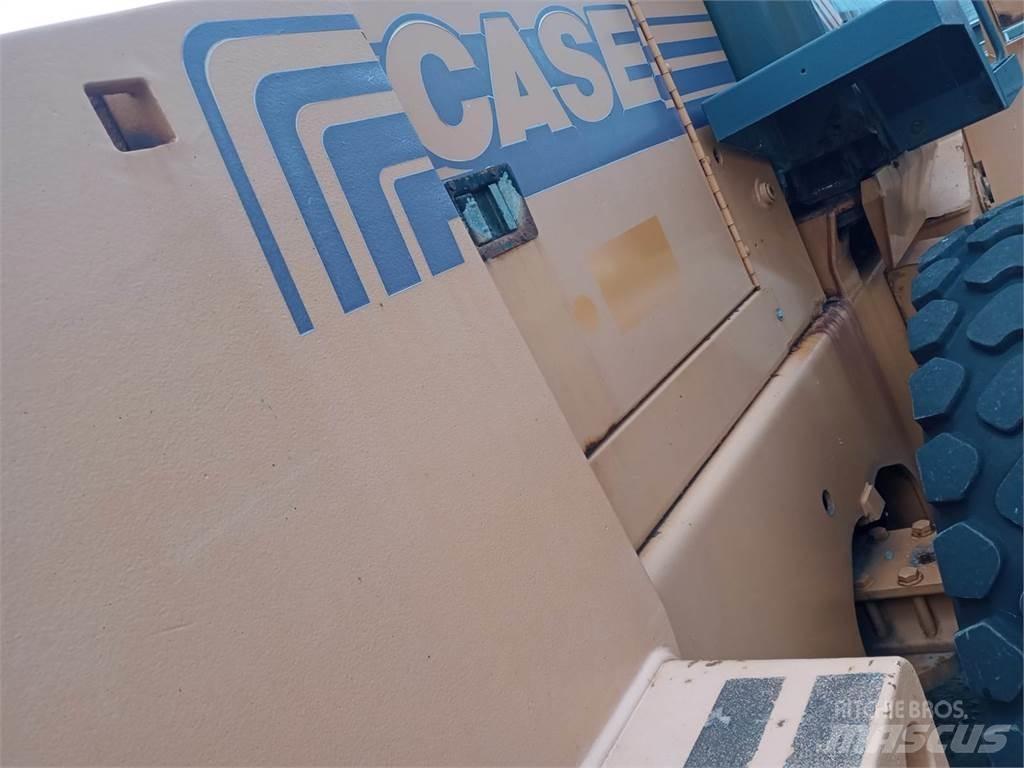 CASE 721C Kolesni nakladalci
