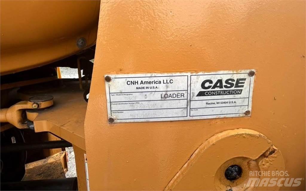 CASE 821F Kolesni nakladalci