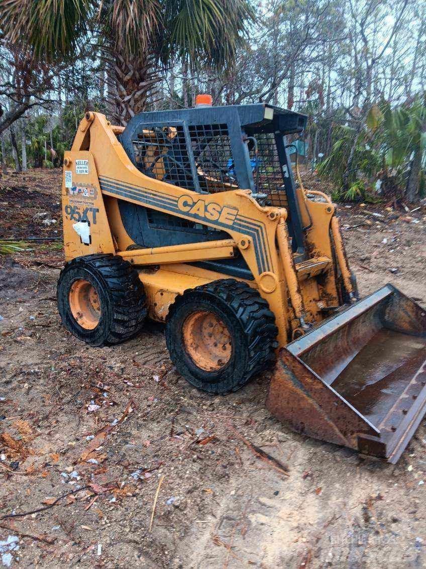CASE 95XT Skid steer mini nakladalci