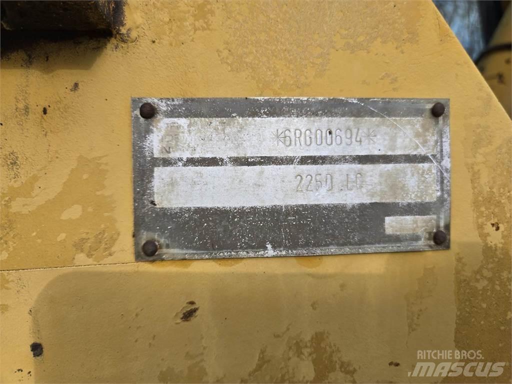 CAT 225D Bagri goseničarji