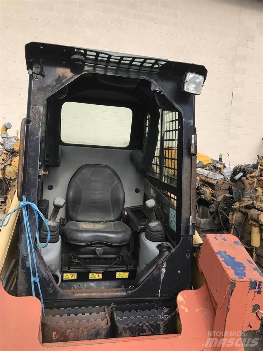 CAT 226B Skid steer mini nakladalci