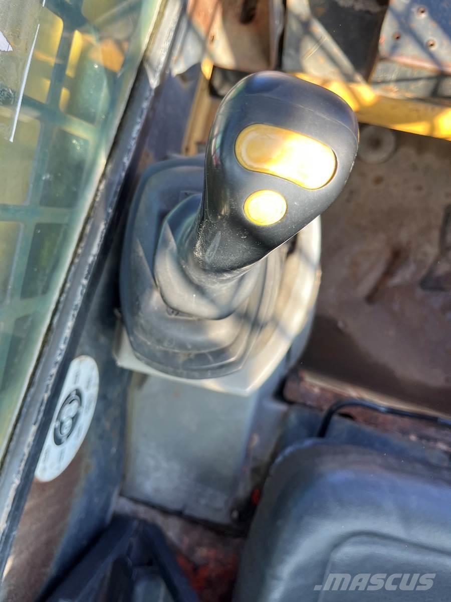 CAT 228 Skid steer mini nakladalci