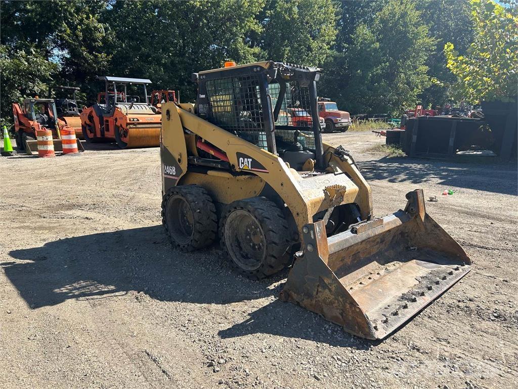 CAT 246B Skid steer mini nakladalci