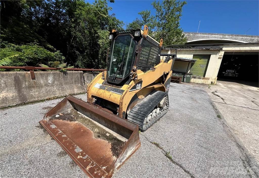 CAT 257B Skid steer mini nakladalci
