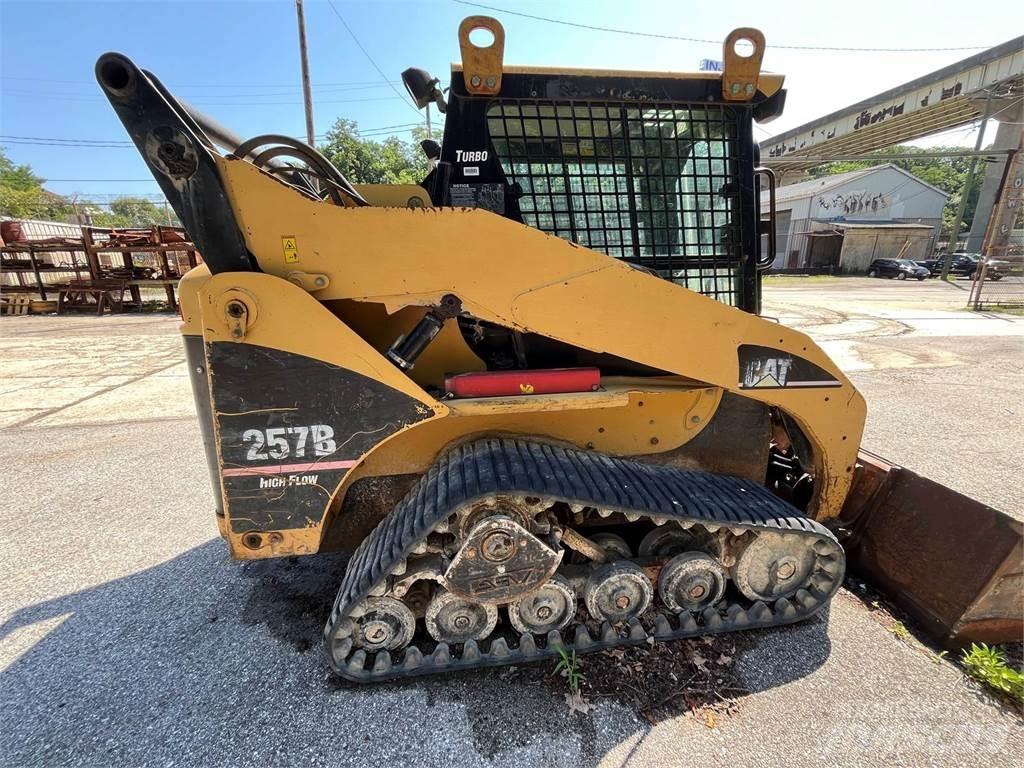 CAT 257B Skid steer mini nakladalci