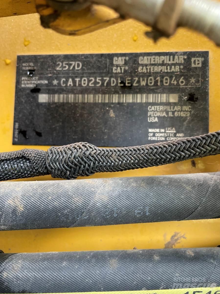 CAT 257D Skid steer mini nakladalci