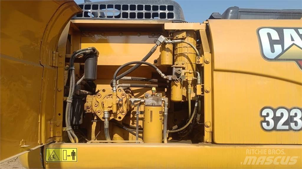 CAT 323D3 Bagri goseničarji