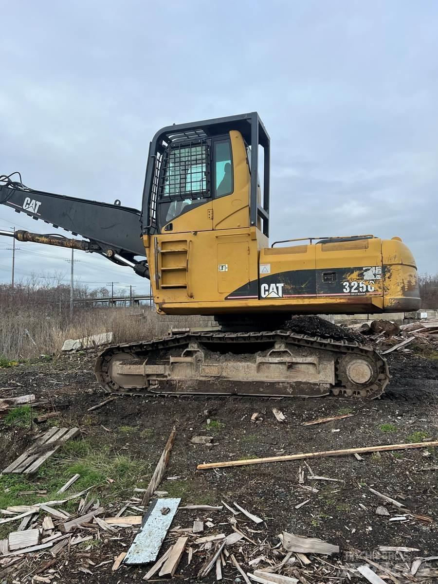 CAT 325C Nakladalci za les