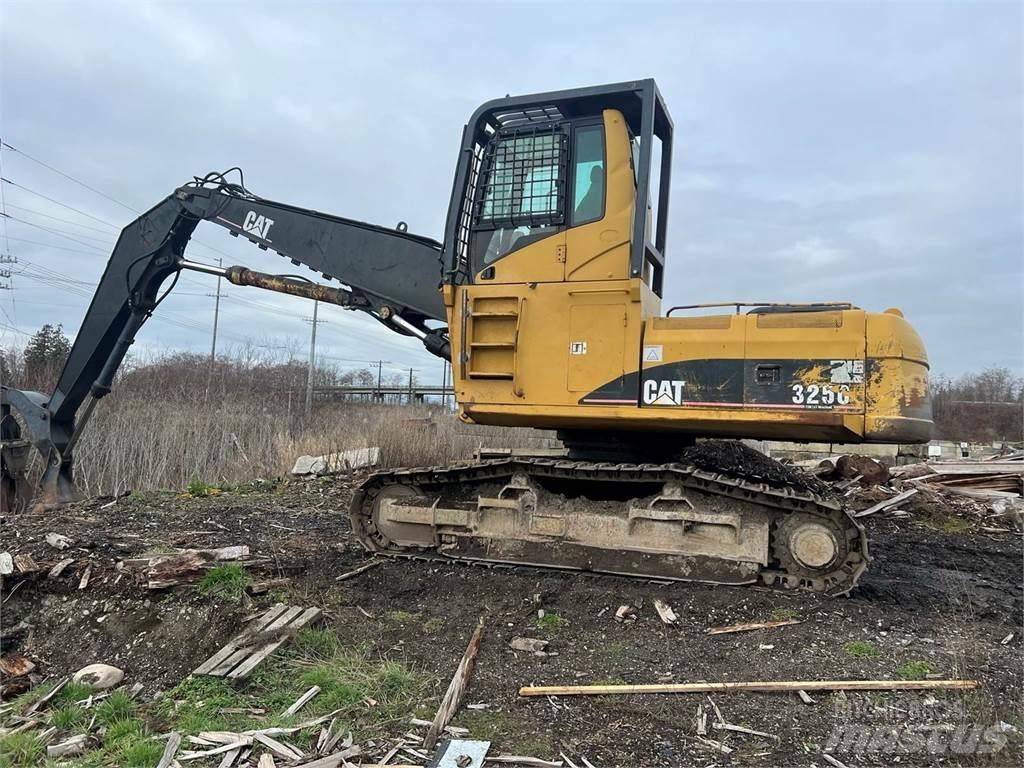 CAT 325C Nakladalci za les