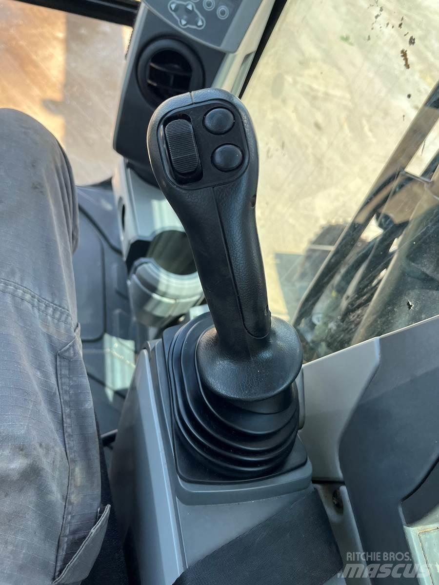 CAT 325FL Bagri goseničarji