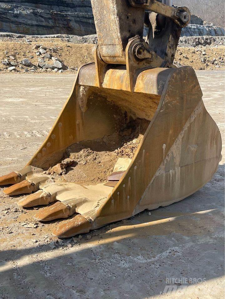 CAT 374DL Bagri goseničarji