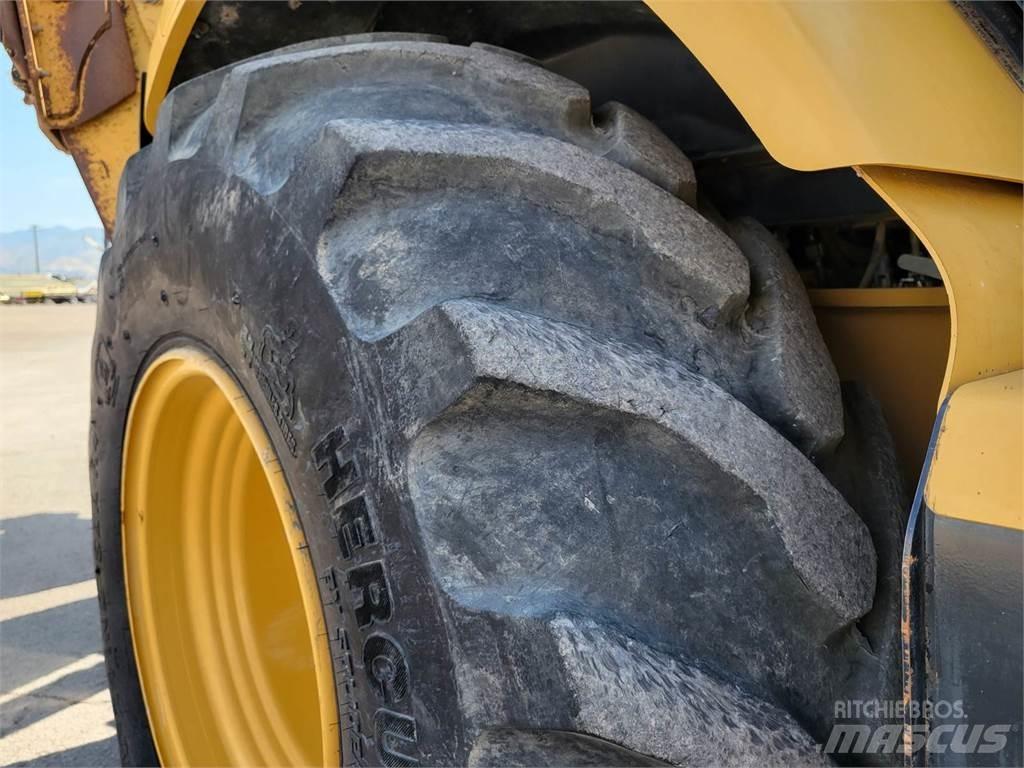 CAT 450F Bagri goseničarji