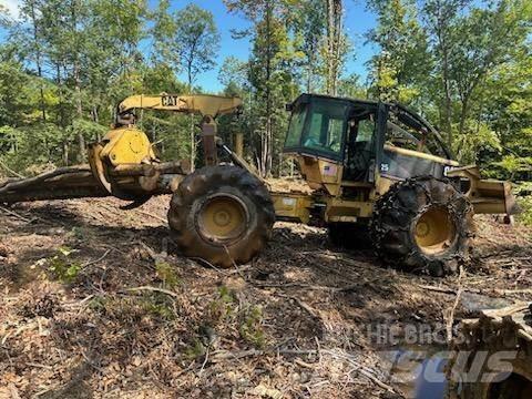 CAT 525 Skiderji