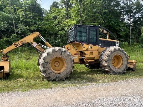 CAT 525 Skiderji