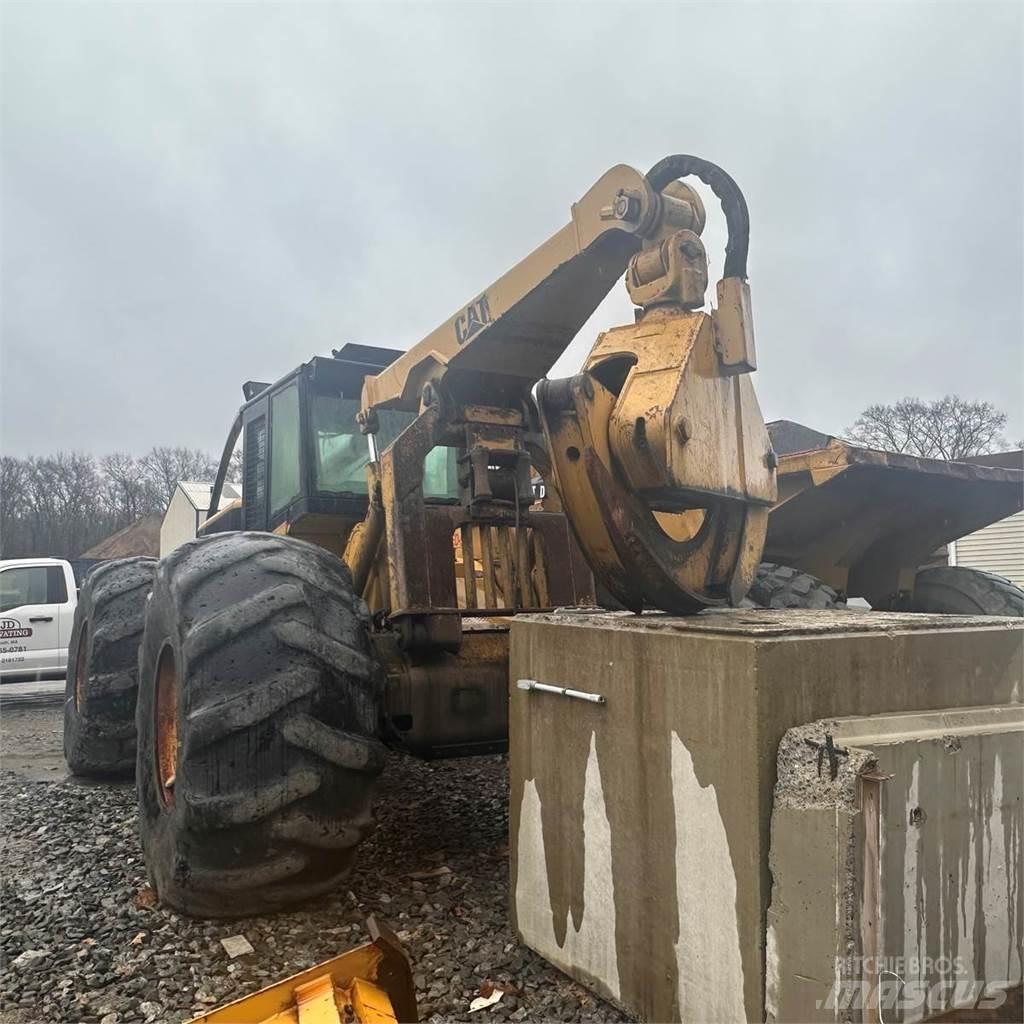 CAT 545 Skiderji