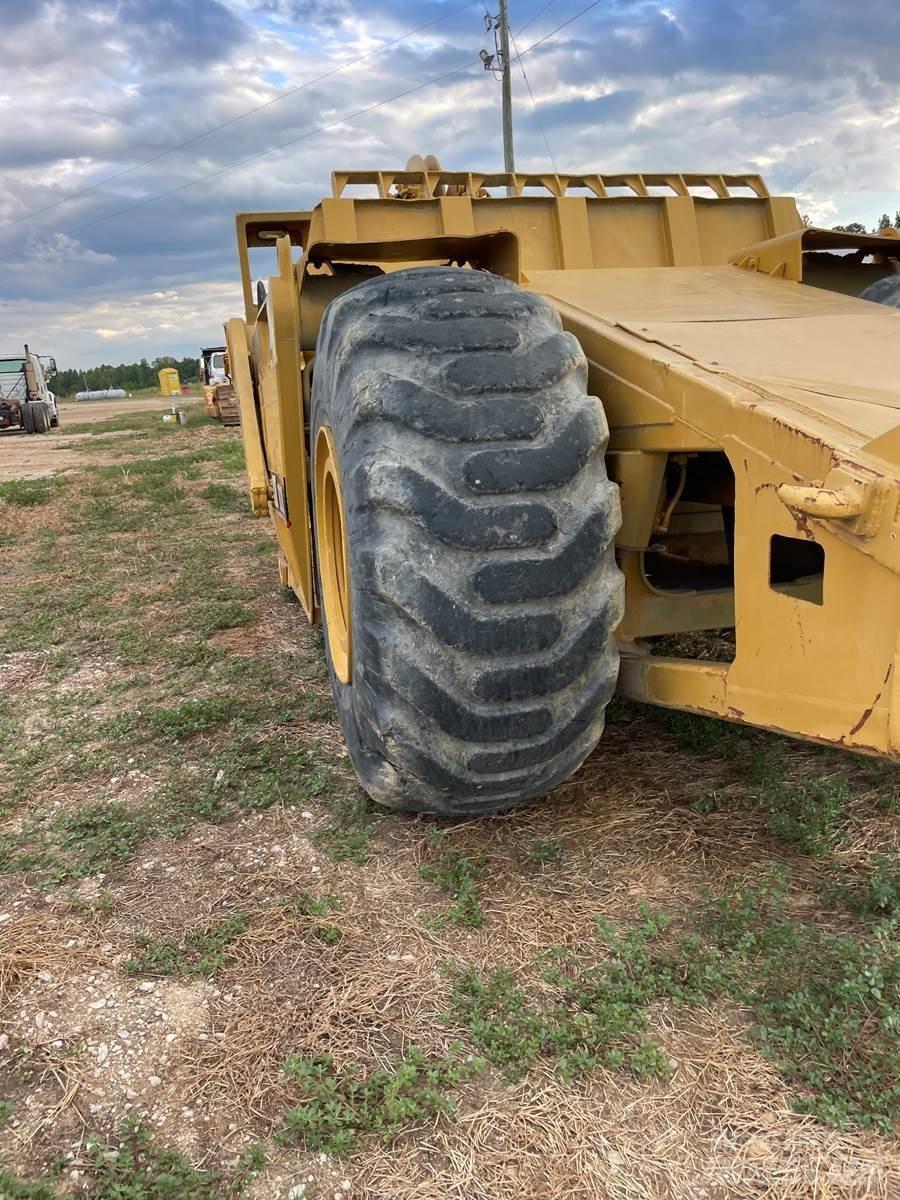 CAT 621B Strgalci