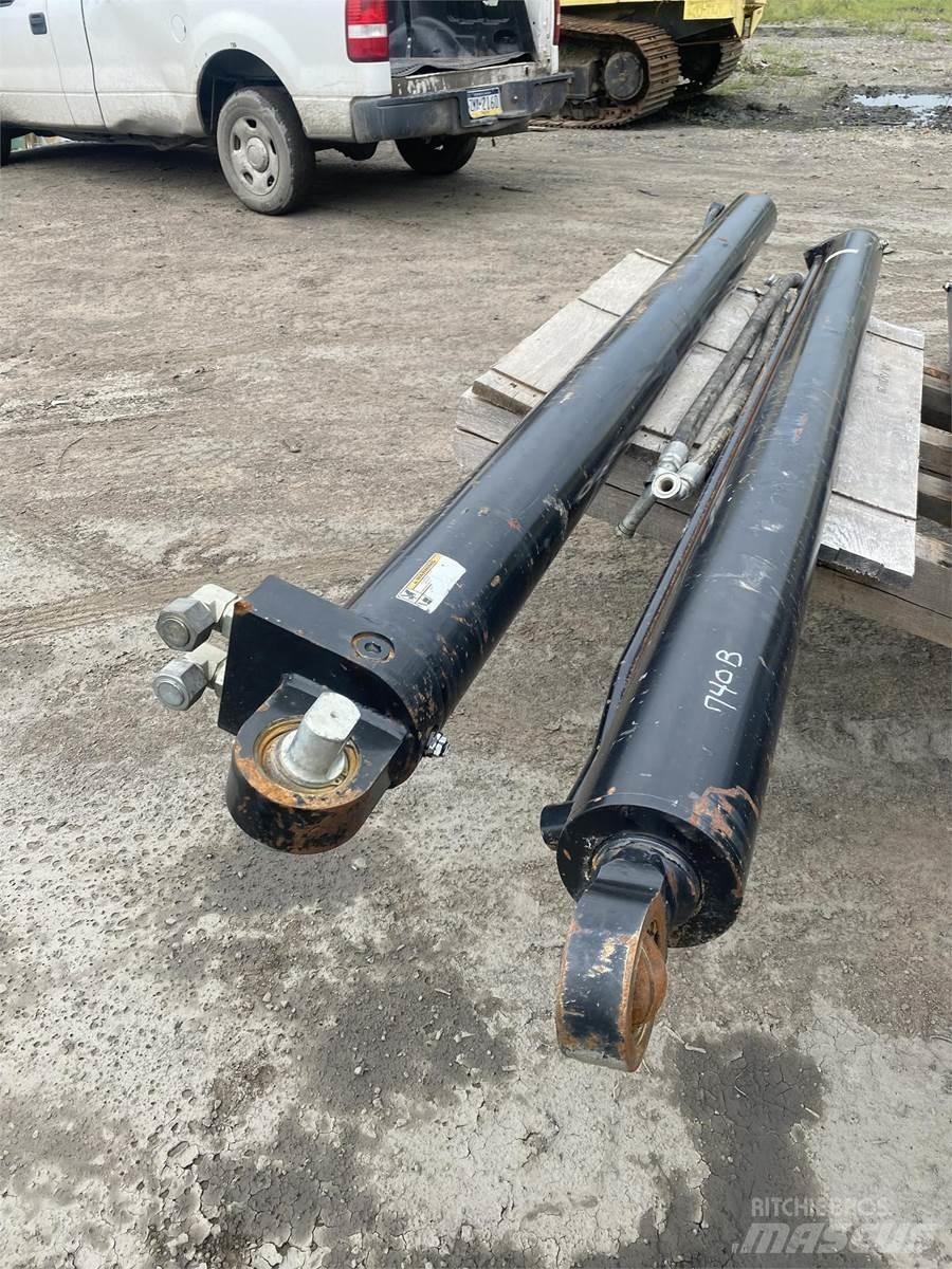 CAT 740B Druge komponente