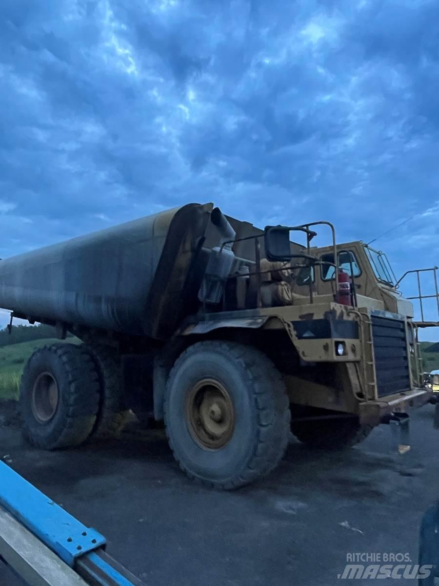 CAT 773B Tovornjaki cisterne