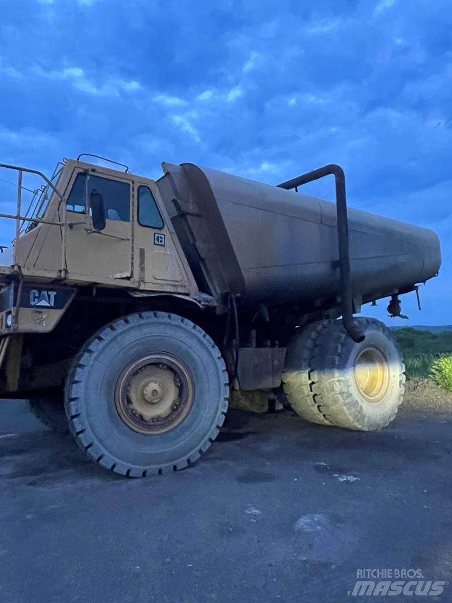CAT 773B Tovornjaki cisterne