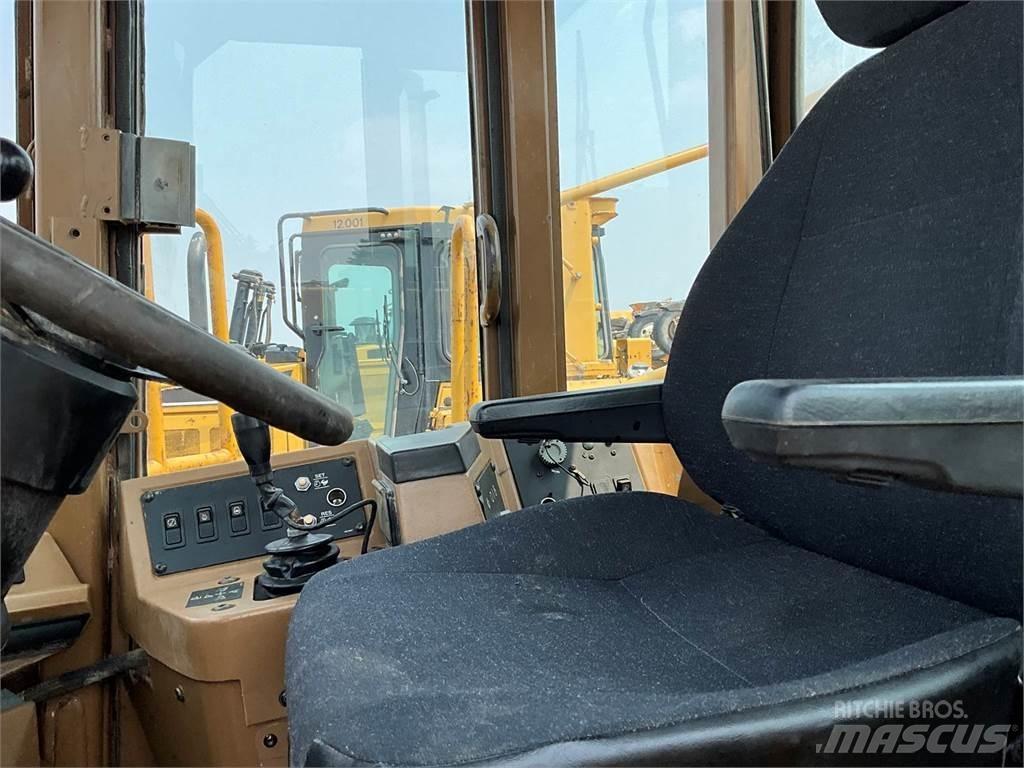 CAT 815F Kompaktorji tal