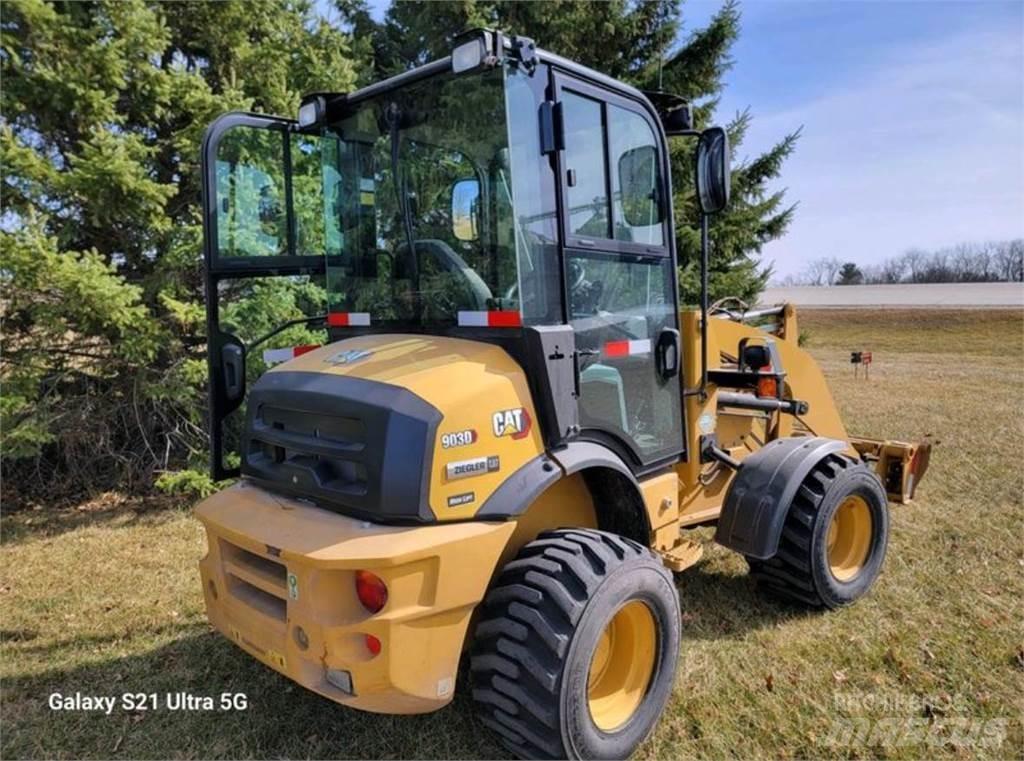 CAT 903D Kolesni nakladalci