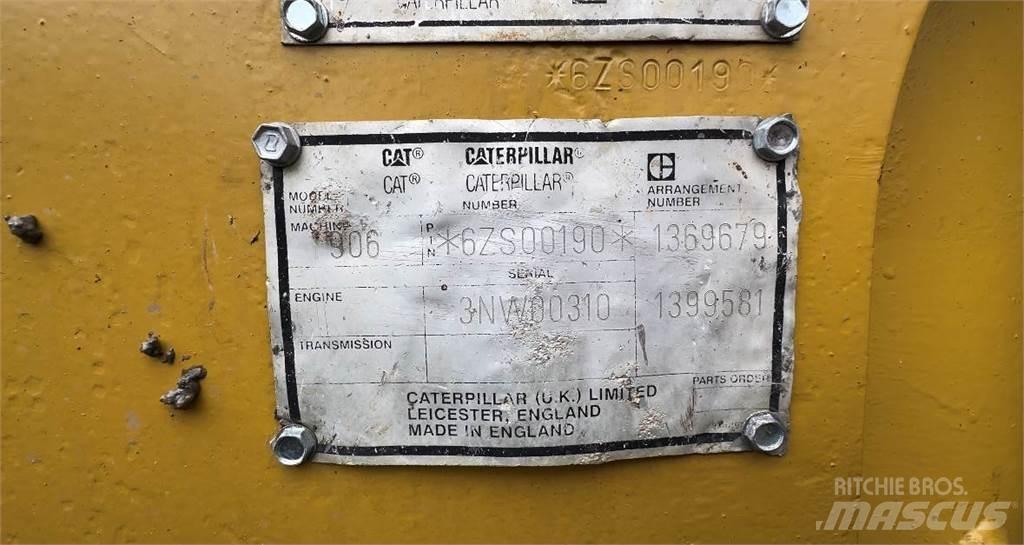 CAT 906 Kolesni nakladalci