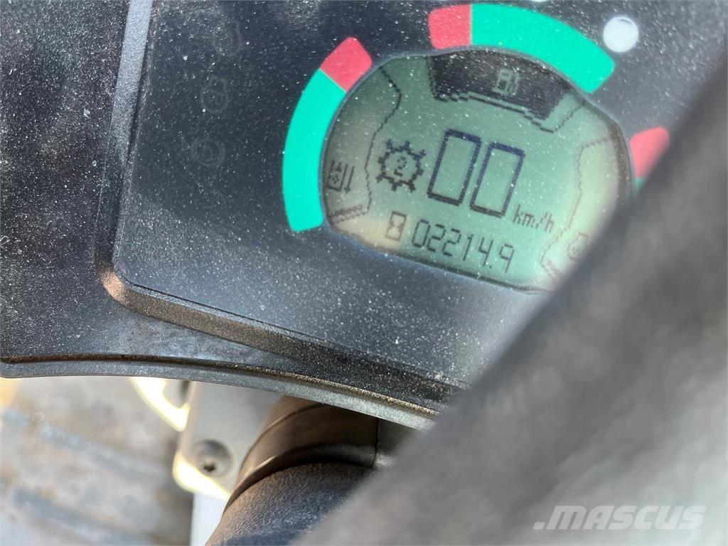 CAT 906 Kolesni nakladalci