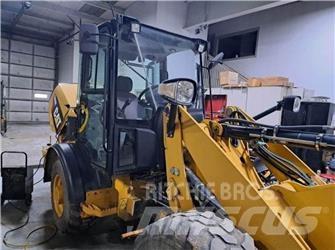 CAT 906H Kolesni nakladalci