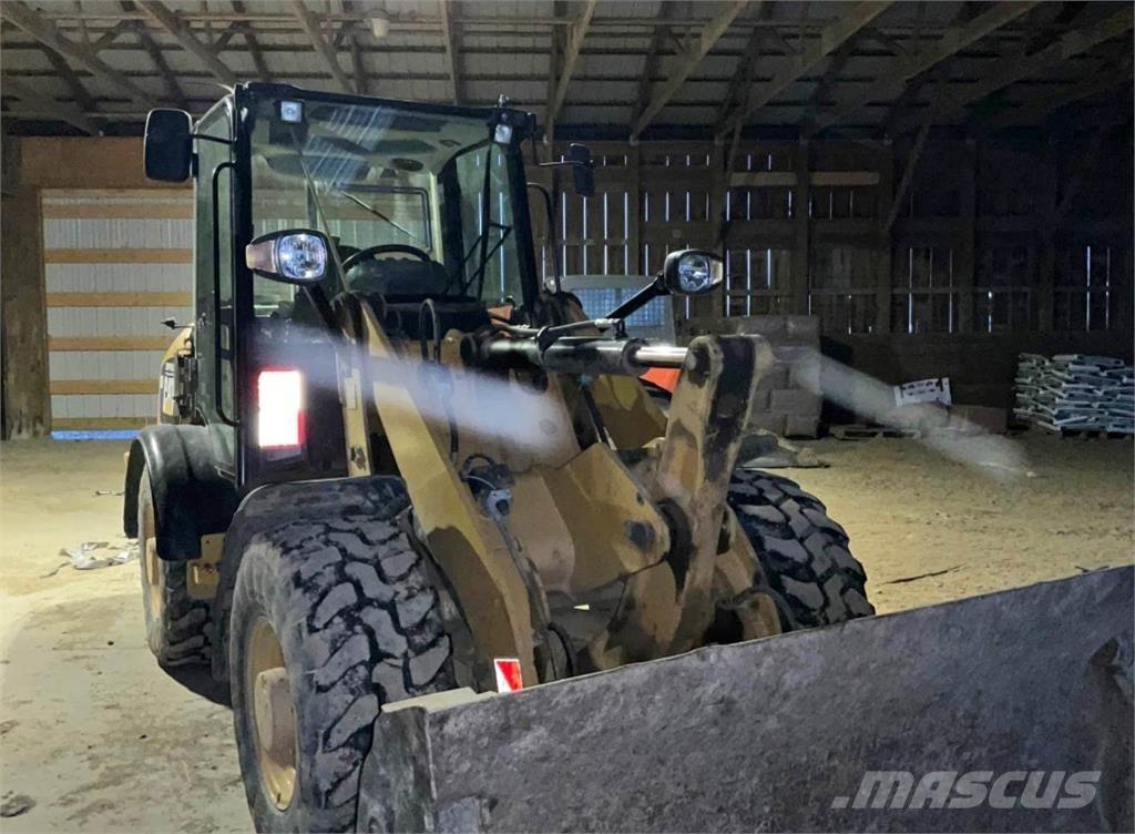 CAT 906H Kolesni nakladalci