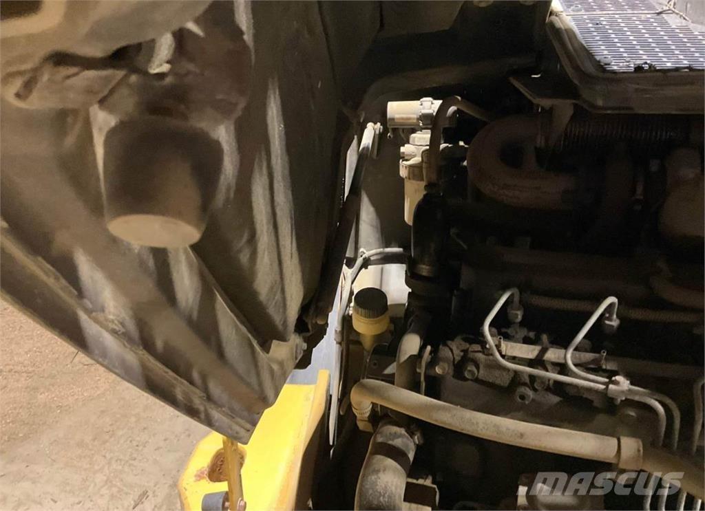 CAT 906H Kolesni nakladalci