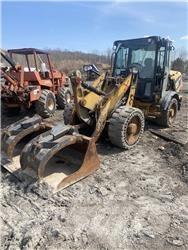 CAT 906H2 Kolesni nakladalci