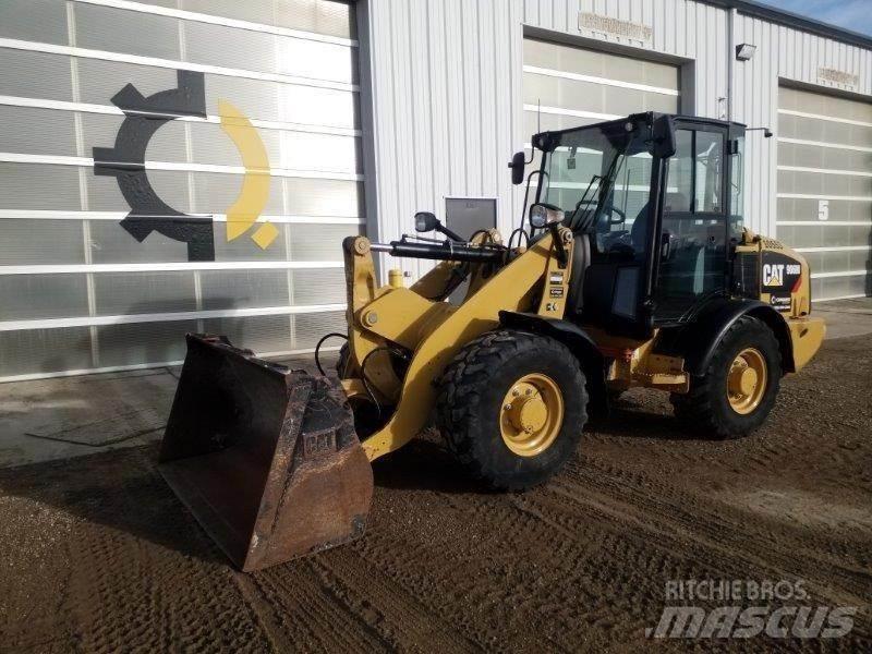 CAT 906M Kolesni nakladalci