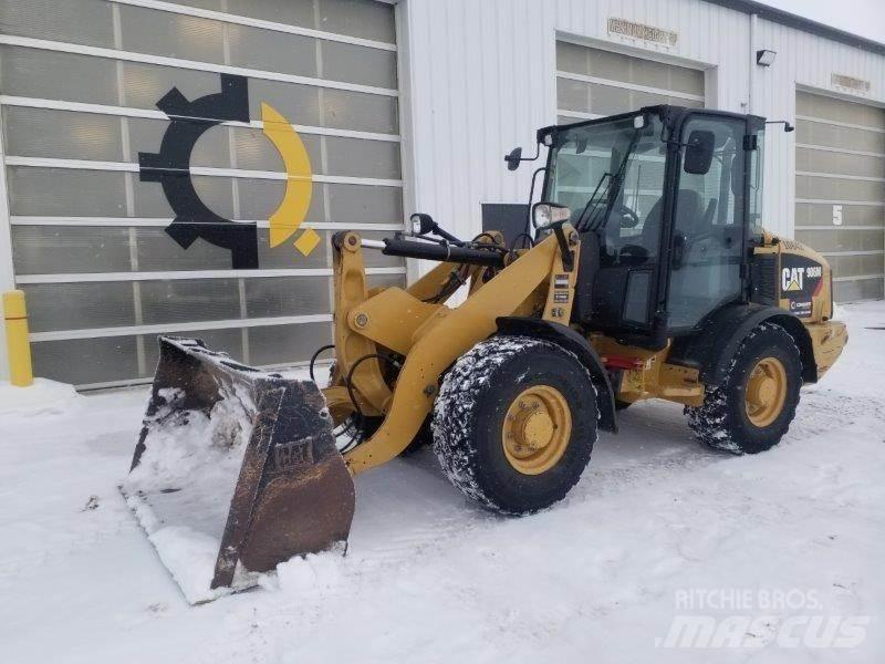 CAT 906M Kolesni nakladalci