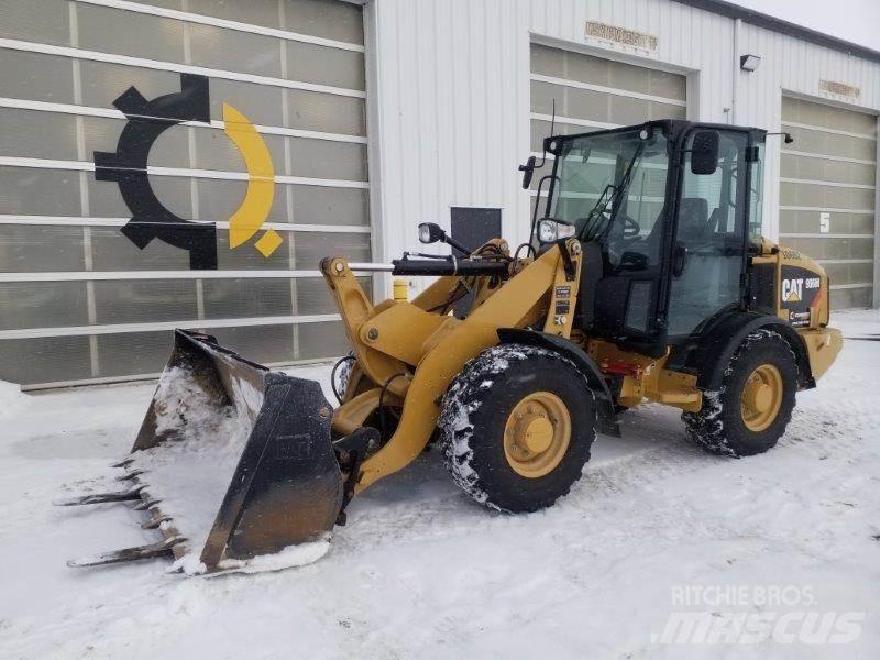 CAT 906M Kolesni nakladalci