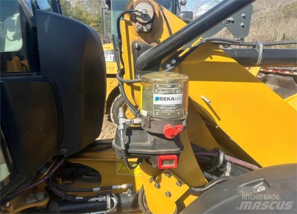 CAT 906M Kolesni nakladalci