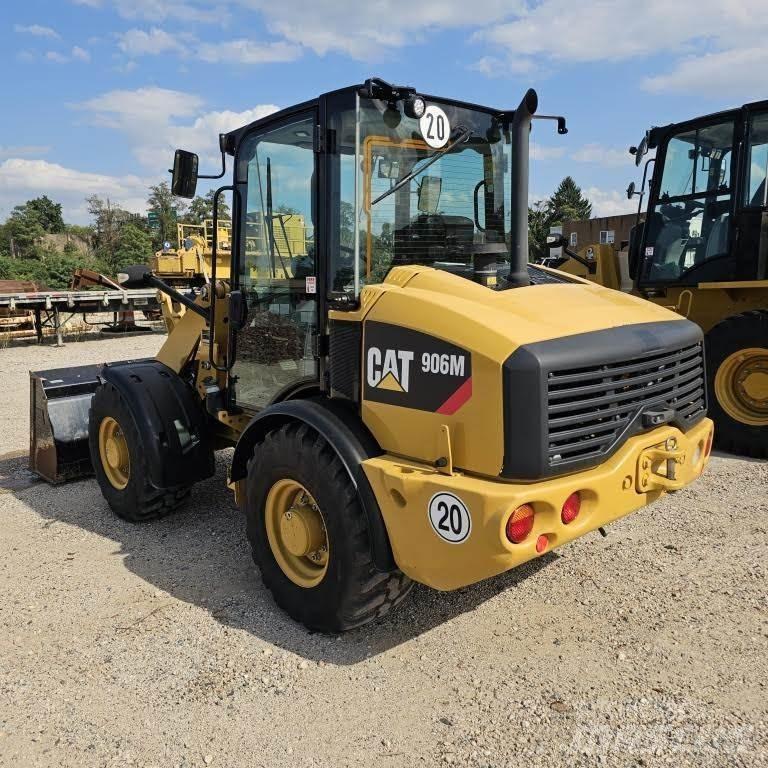 CAT 906M Kolesni nakladalci