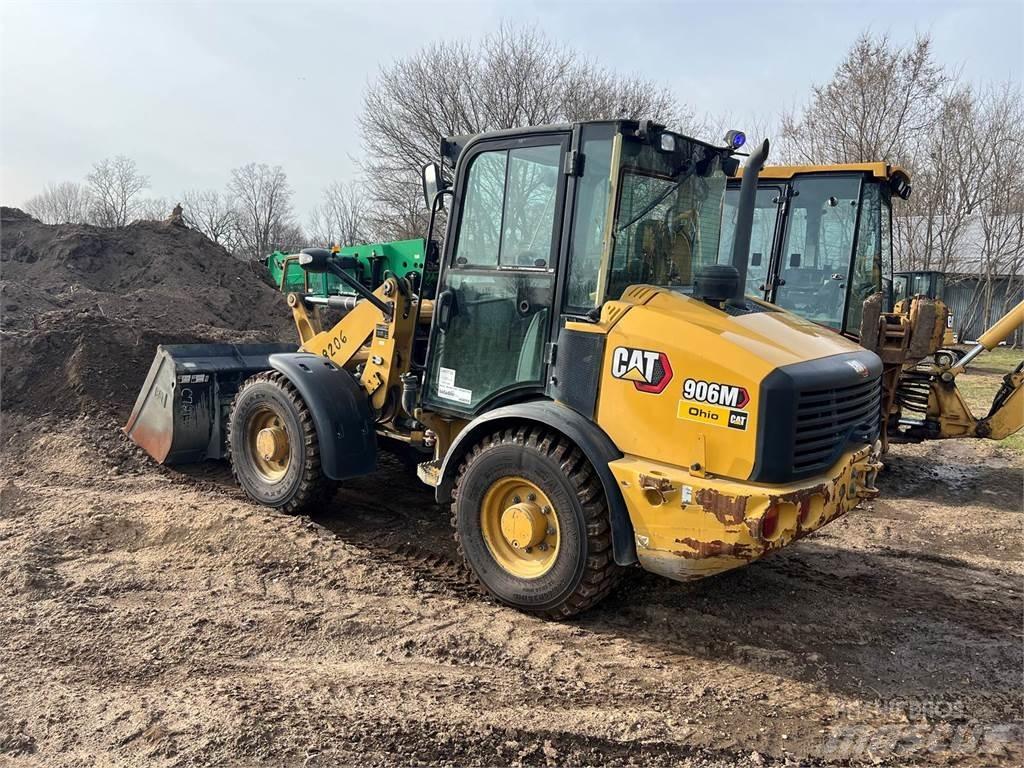 CAT 906M Kolesni nakladalci