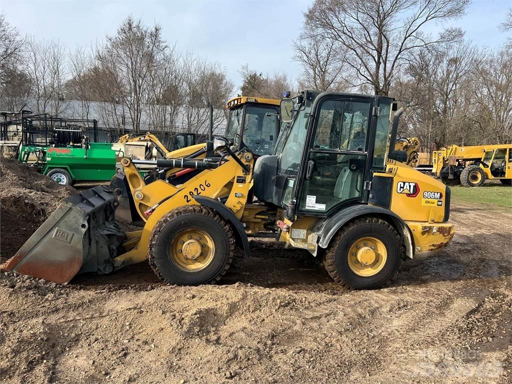 CAT 906M Kolesni nakladalci