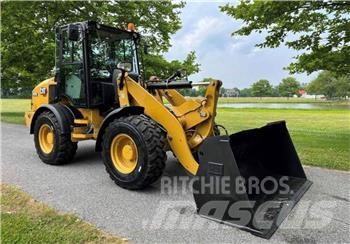 CAT 908M Kolesni nakladalci