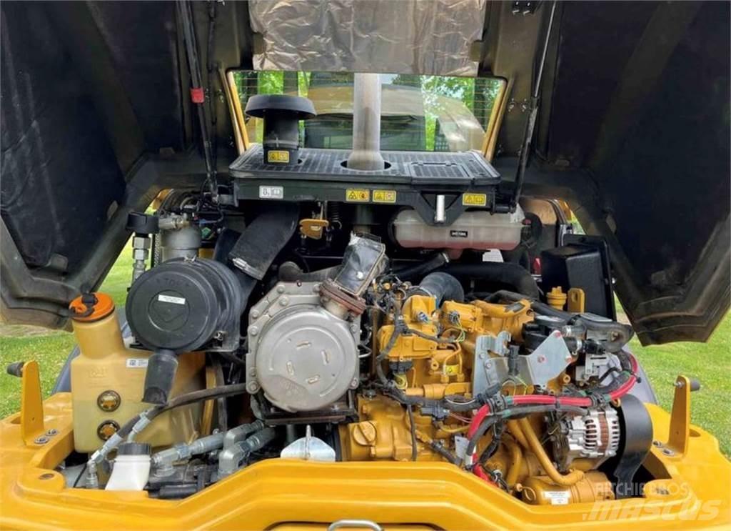 CAT 908M Kolesni nakladalci