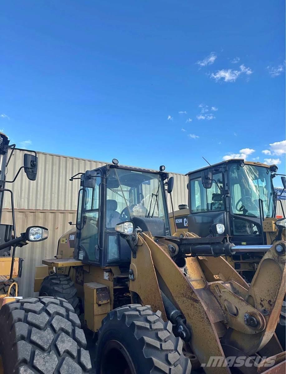 CAT 910M Kolesni nakladalci